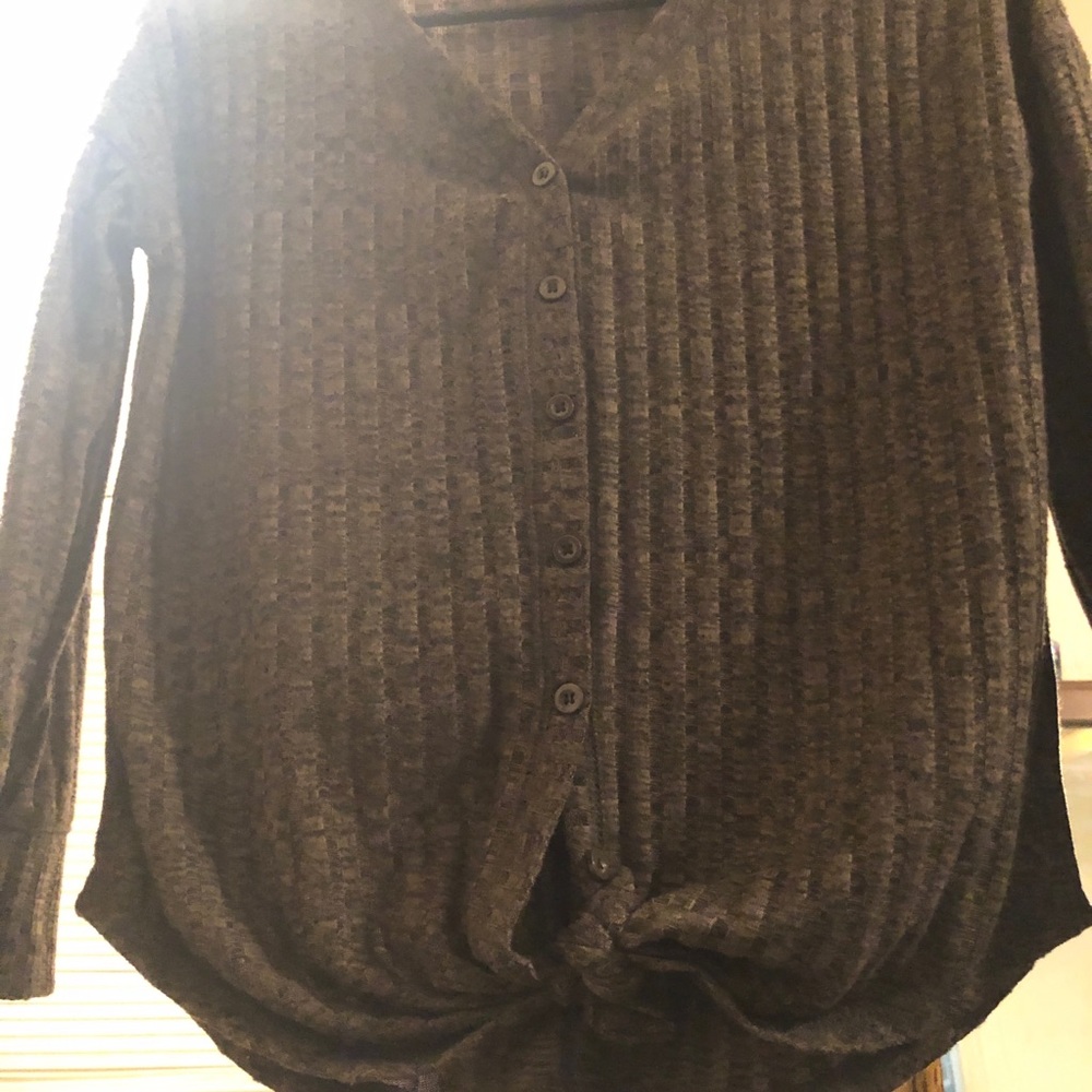🌟 Button down sweater